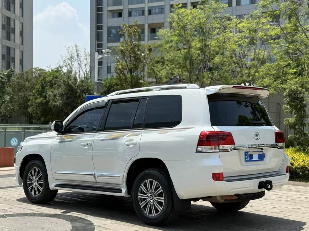 豐田 蘭德酷路澤  2015款 4.0L V6 中東低配版圖片
