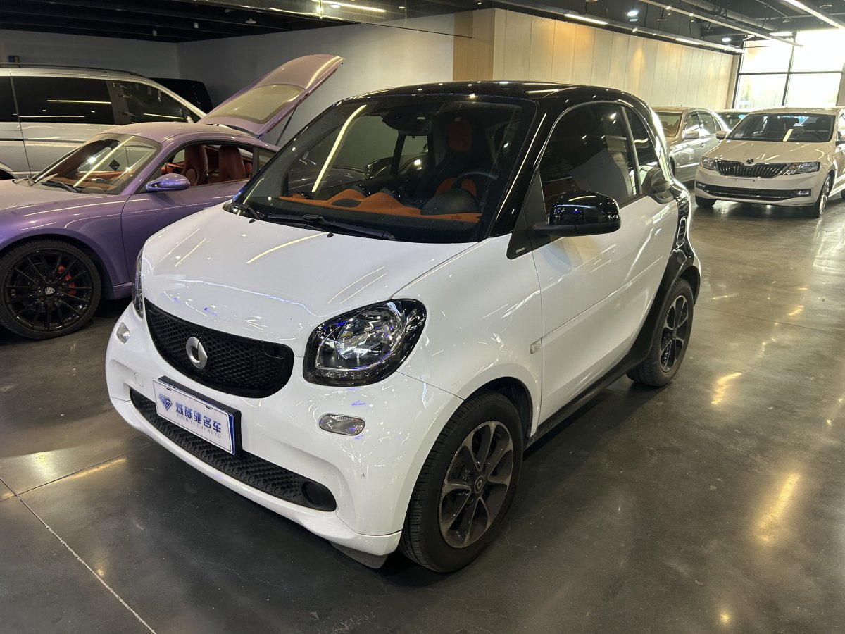 2015年9月smart fortwo  2015款 1.0L 52千瓦硬頂激情版