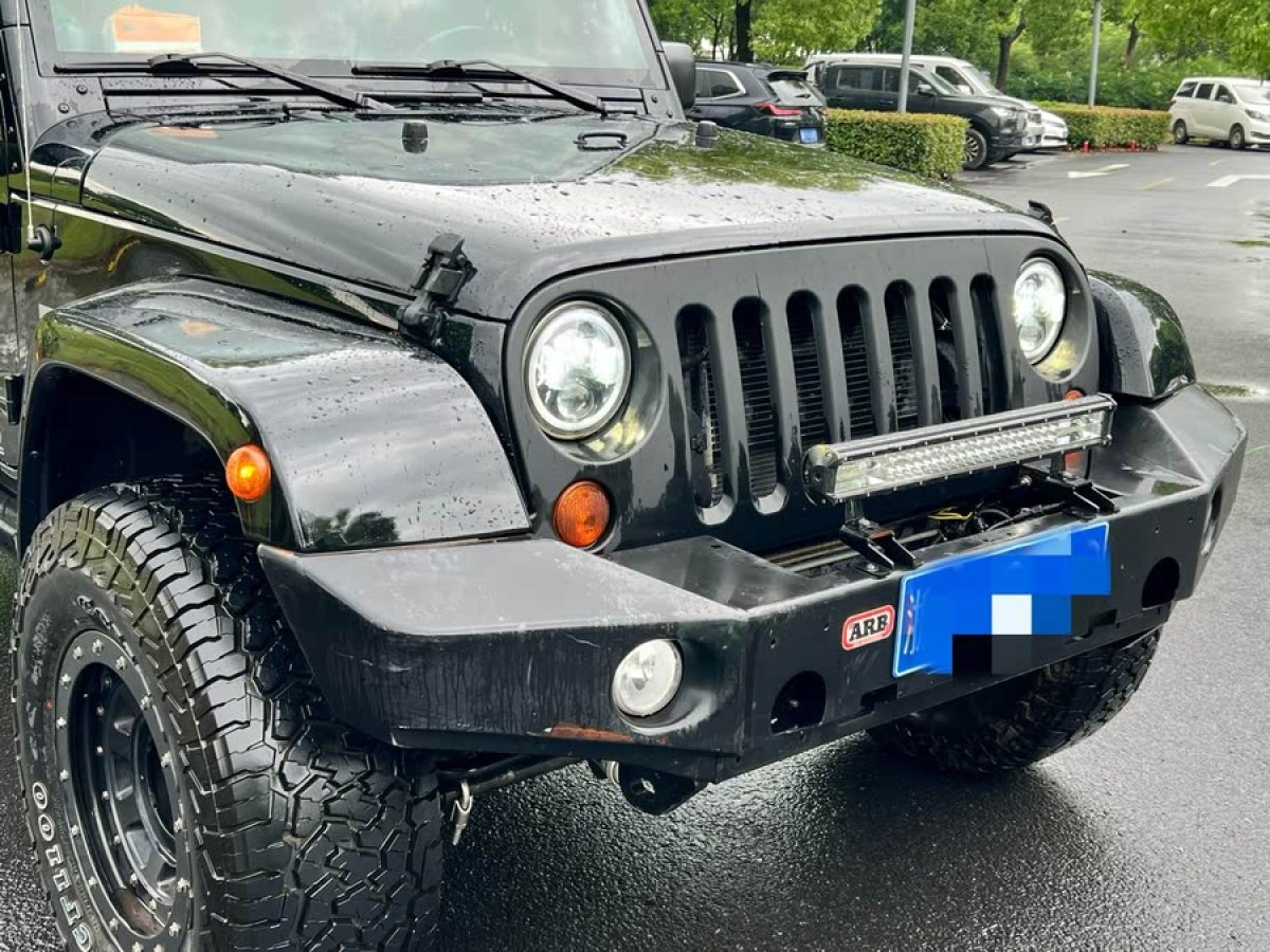Jeep 牧馬人  2010款 3.8L Sahara 兩門(mén)版圖片