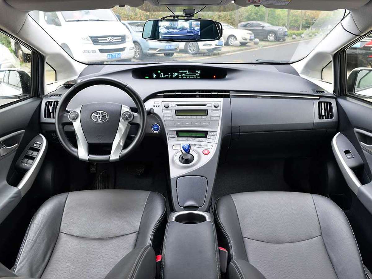 2015年07月丰田 普锐斯  2012款 1.8L 豪华版