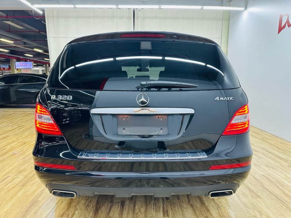 奔馳 奔馳R級(jí)  2017款 R 320 4MATIC 商務(wù)型臻藏版圖片