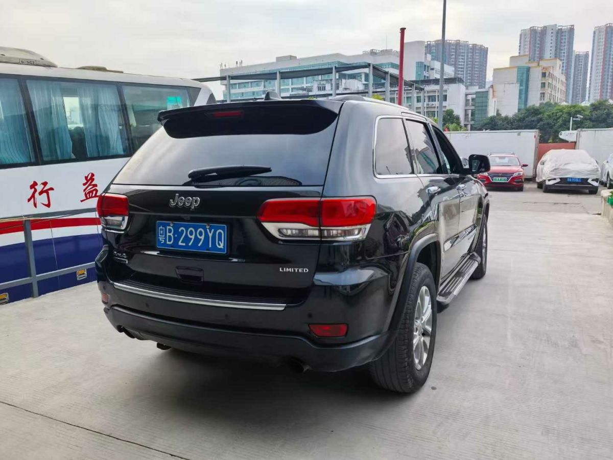 Jeep 大切諾基  2015款 3.0L 精英導(dǎo)航版圖片