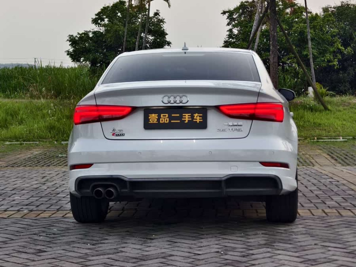 奧迪 奧迪A3  2018款 30周年年型 Limousine 35 TFSI 運(yùn)動(dòng)型圖片