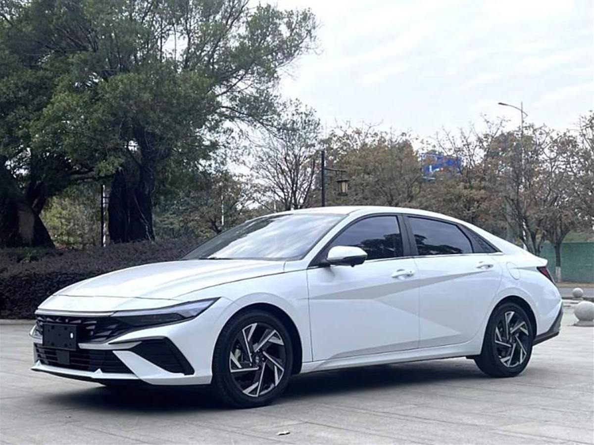 2024年4月現(xiàn)代 伊蘭特  2023款 1.5L CVT LUX尊貴版