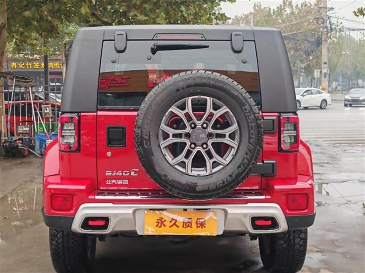 北京 BJ40  2023款 2.0T 自動(dòng)四驅(qū)城市獵人版?zhèn)b客型圖片