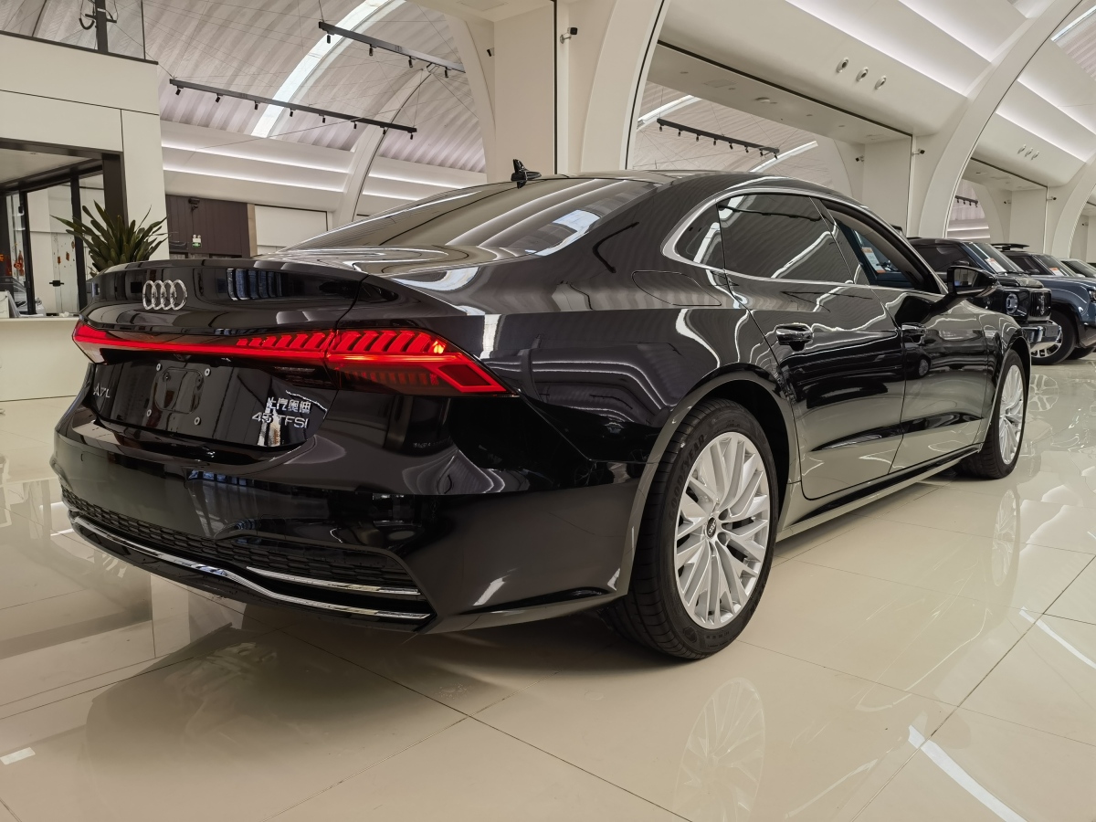 奧迪 奧迪A7L  2024款 45TFSI S-line 筑夢(mèng)型 流晶套裝圖片