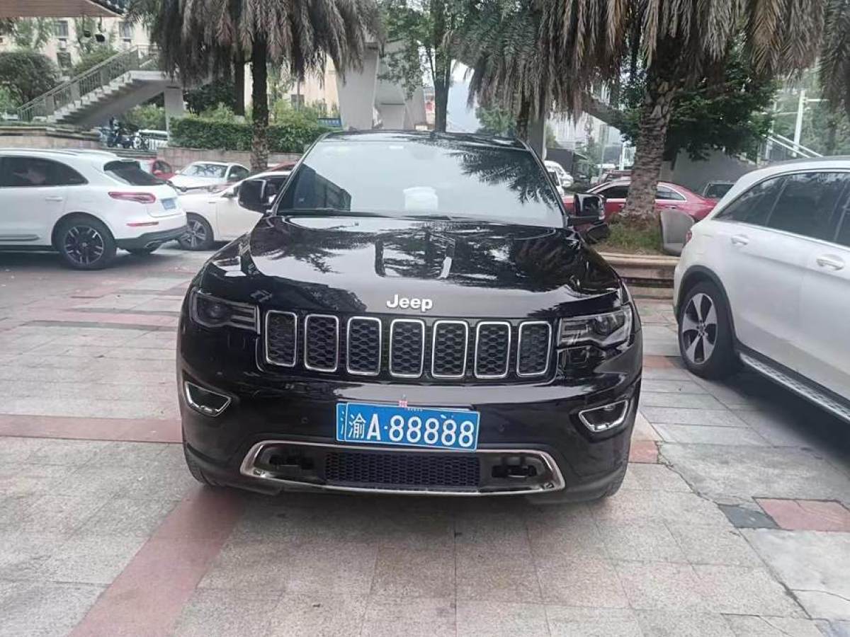 Jeep 大切諾基  2017款 3.0L 舒享導(dǎo)航版圖片