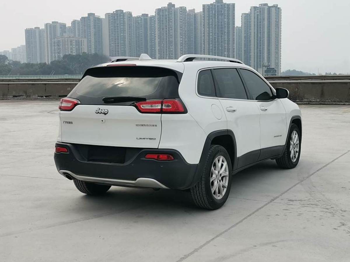 2019年9月Jeep 自由光  2017款 2.0L 優(yōu)越版