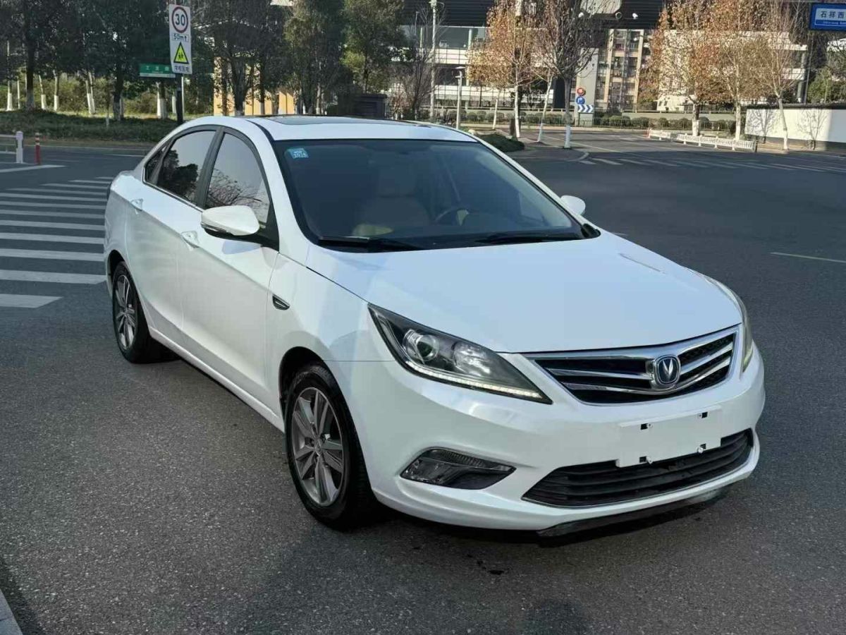 長(zhǎng)安 逸動(dòng)XT  2017款 RS 1.5T 自動(dòng)炫動(dòng)型圖片