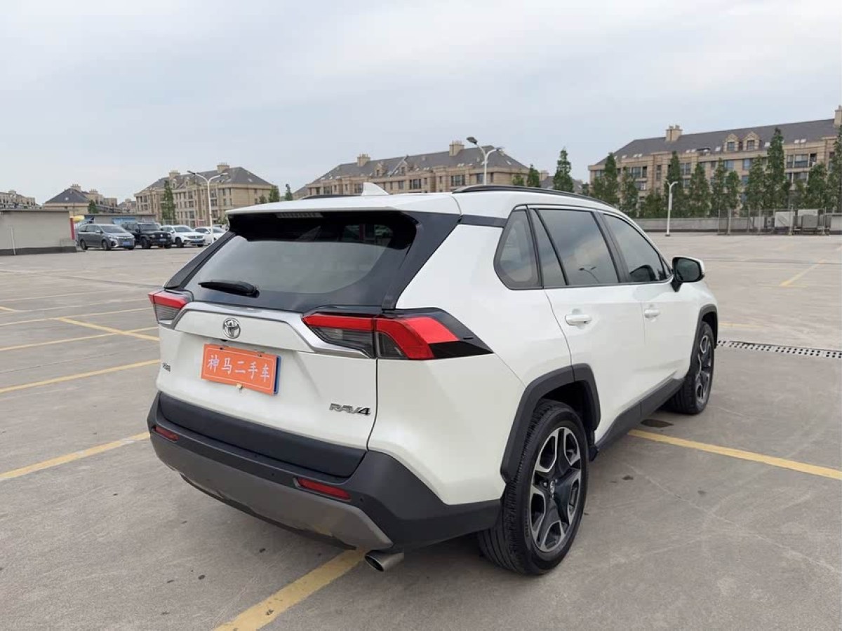 豐田 RAV4榮放  2020款 2.0L CVT兩驅(qū)尊貴版圖片