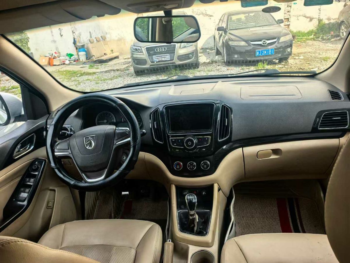寶駿 730  2015款 1.8L 手動豪華導(dǎo)航ESP版 7座圖片