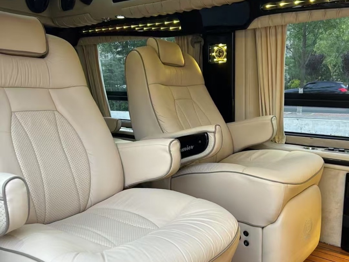 GMC SAVANA  2012款 6.0L 總裁級(jí)隱私屏版圖片