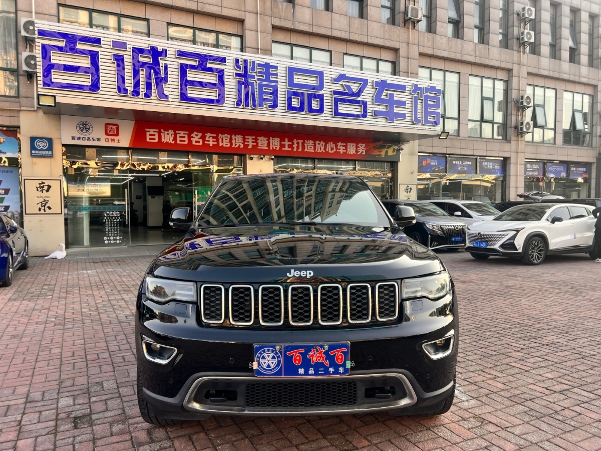 Jeep 大切諾基  2017款 3.0L 舒享導(dǎo)航版圖片