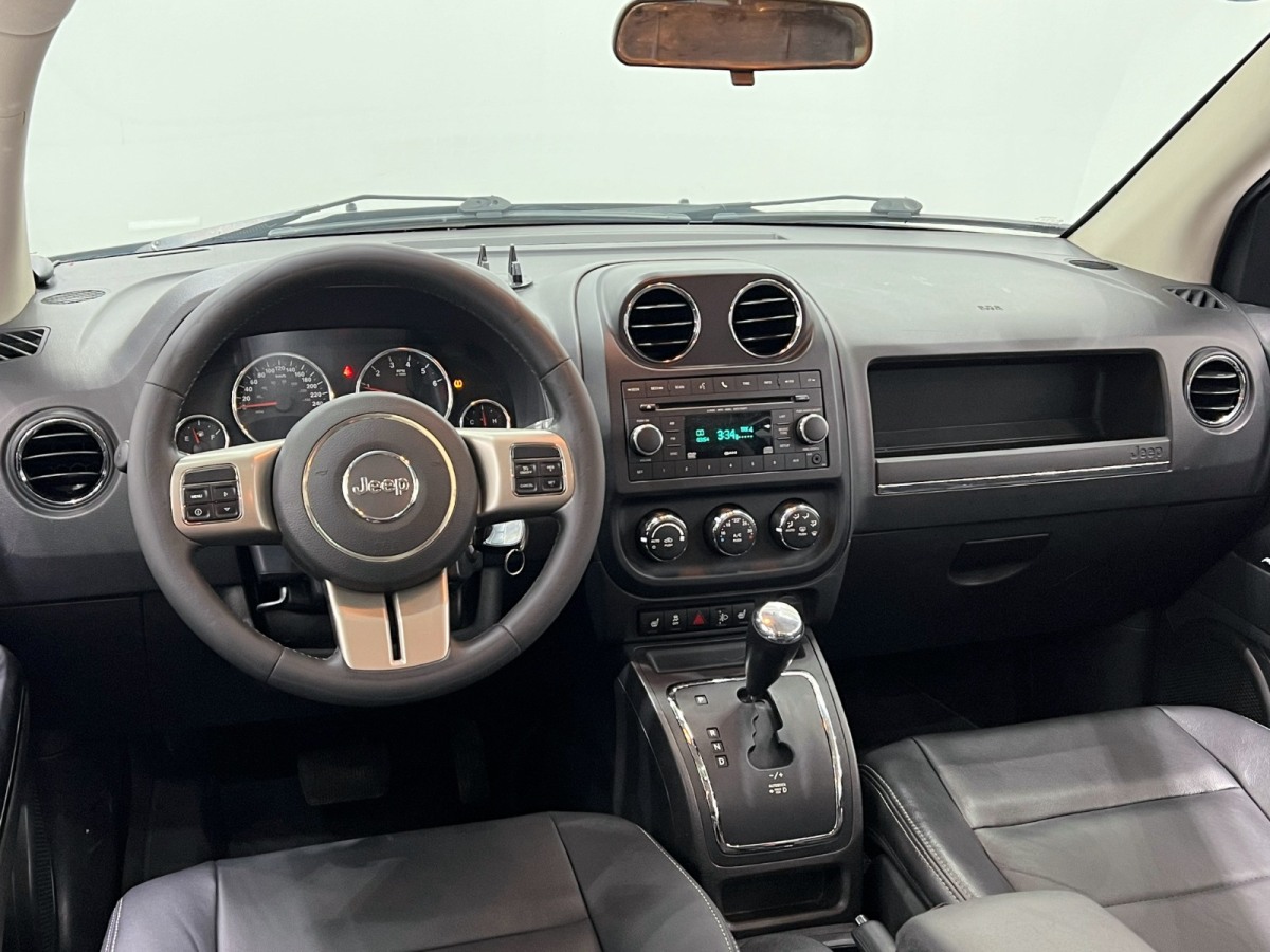 Jeep 指南者  2013款 2.4L 四驅(qū)豪華版圖片