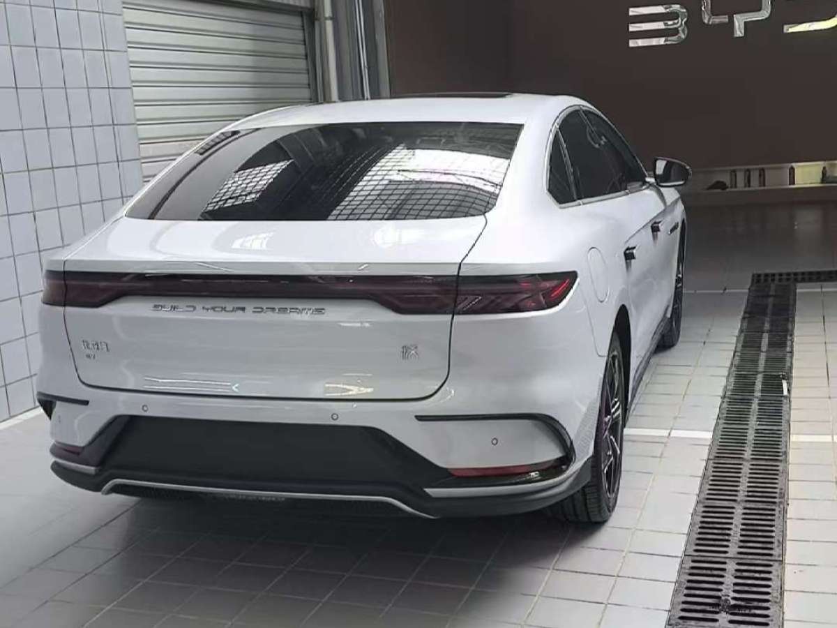 比亚迪 汉  2024款 EV 荣耀版 605KM前驱尊贵型图片