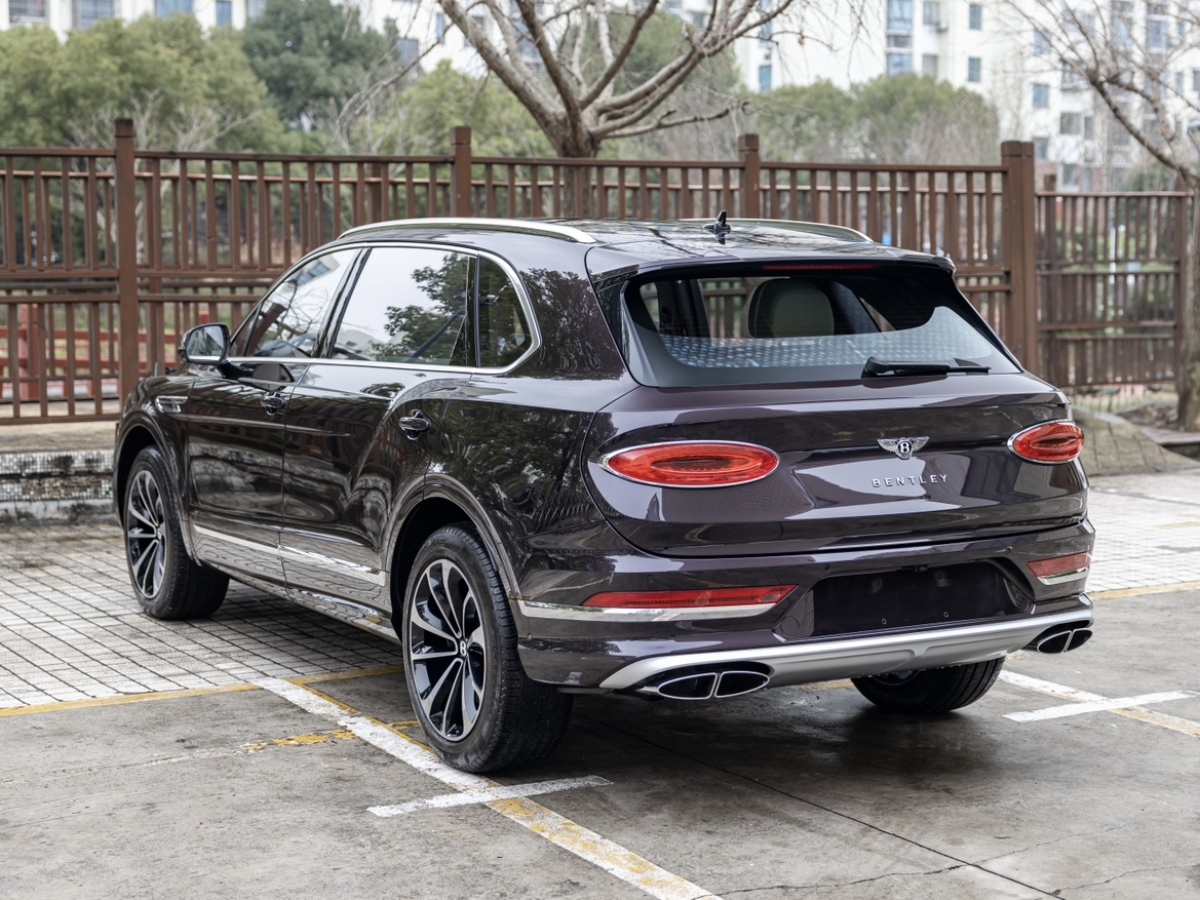 賓利 添越  2023款 4.0T V8 長軸距版圖片
