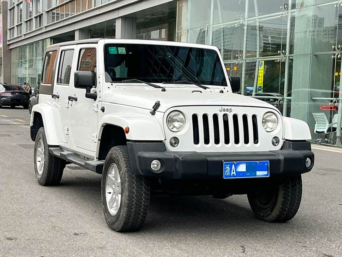 Jeep 牧馬人  2014款 3.0L Sahara 四門(mén)版圖片