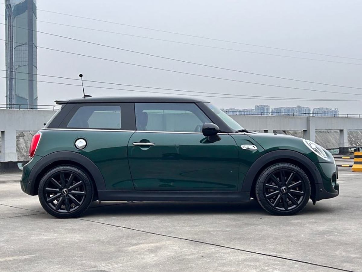 MINI MINI  2019款 2.0T COOPER S 經(jīng)典派圖片