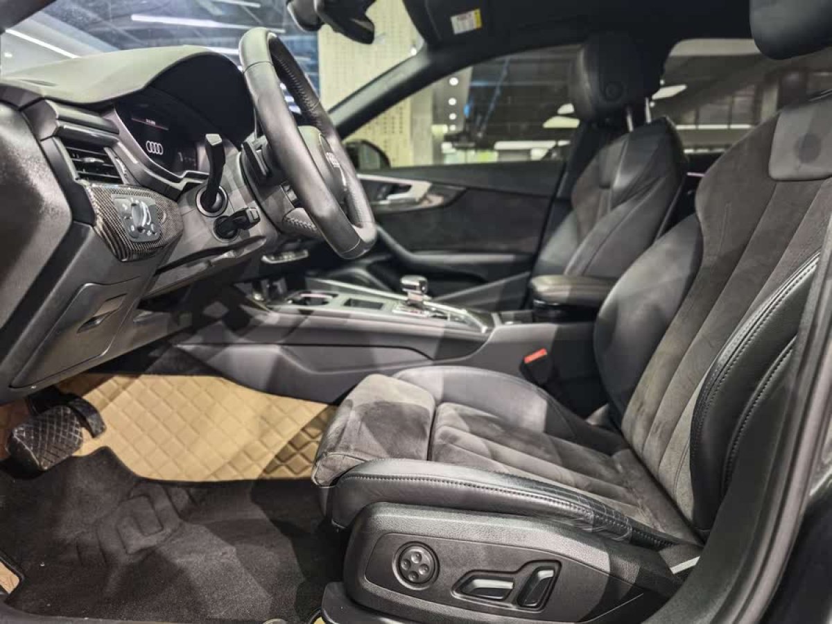 奧迪 奧迪A4L  2020款 45 TFSI quattro 臻選動感型圖片