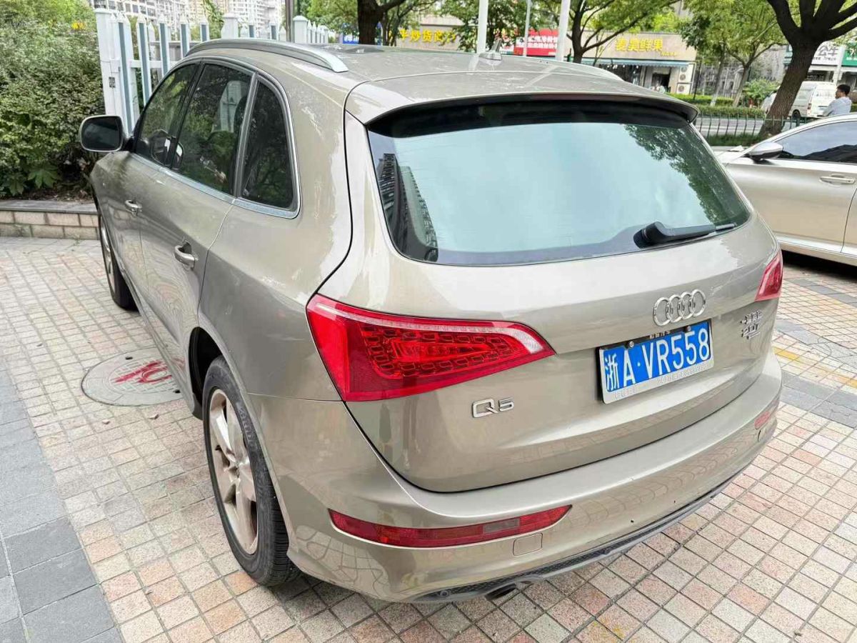 2013年4月奧迪 奧迪Q5  2013款 Q5 3.0TFSI 45TFSI Quattro 運(yùn)動(dòng)型