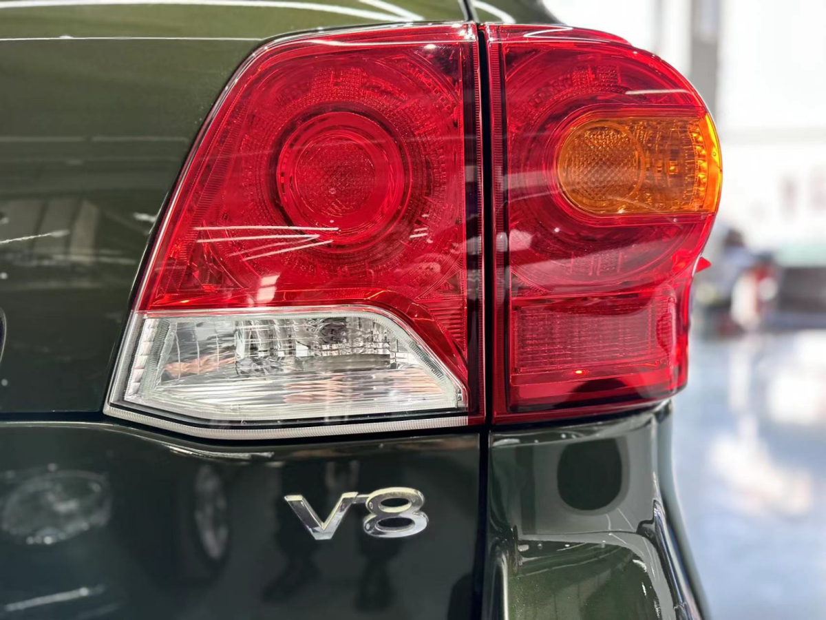 2015年5月丰田 兰德酷路泽  2015款 4.0L V6 中东低配版