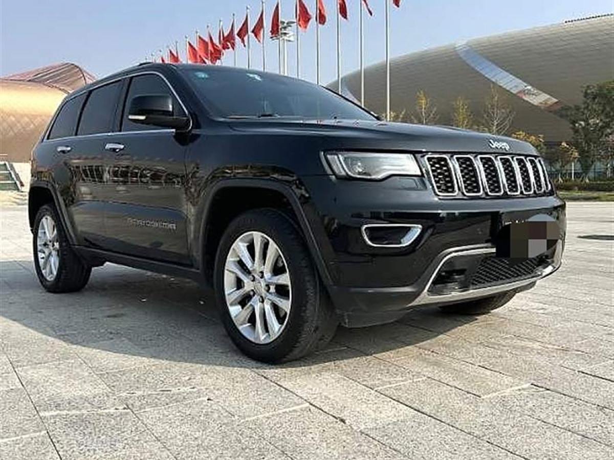 2018年11月Jeep 大切諾基  2017款 3.0L 舒享導(dǎo)航版