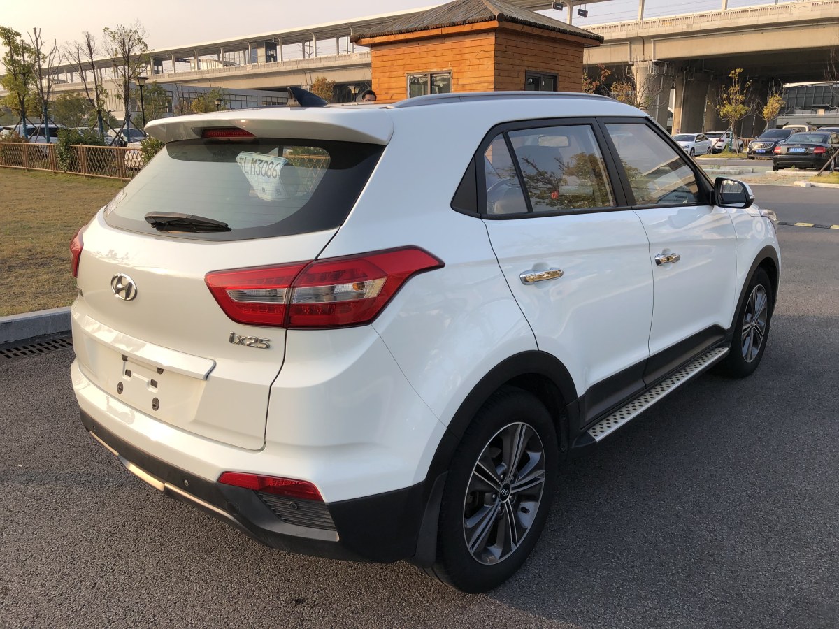 現(xiàn)代 ix25  2015款 1.6L 自動兩驅(qū)尊貴型DLX圖片