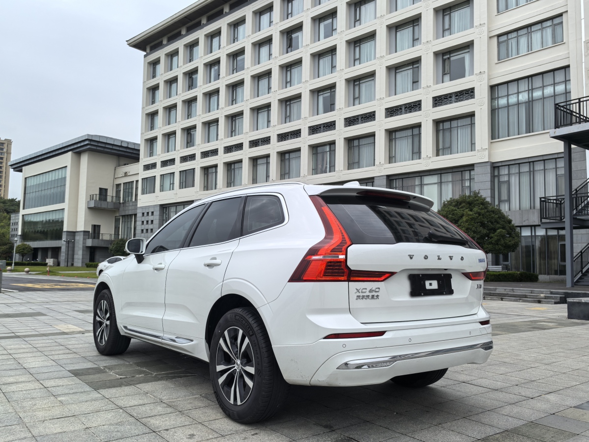 沃爾沃 XC60  2023款 B5 四驅(qū)智逸豪華版圖片