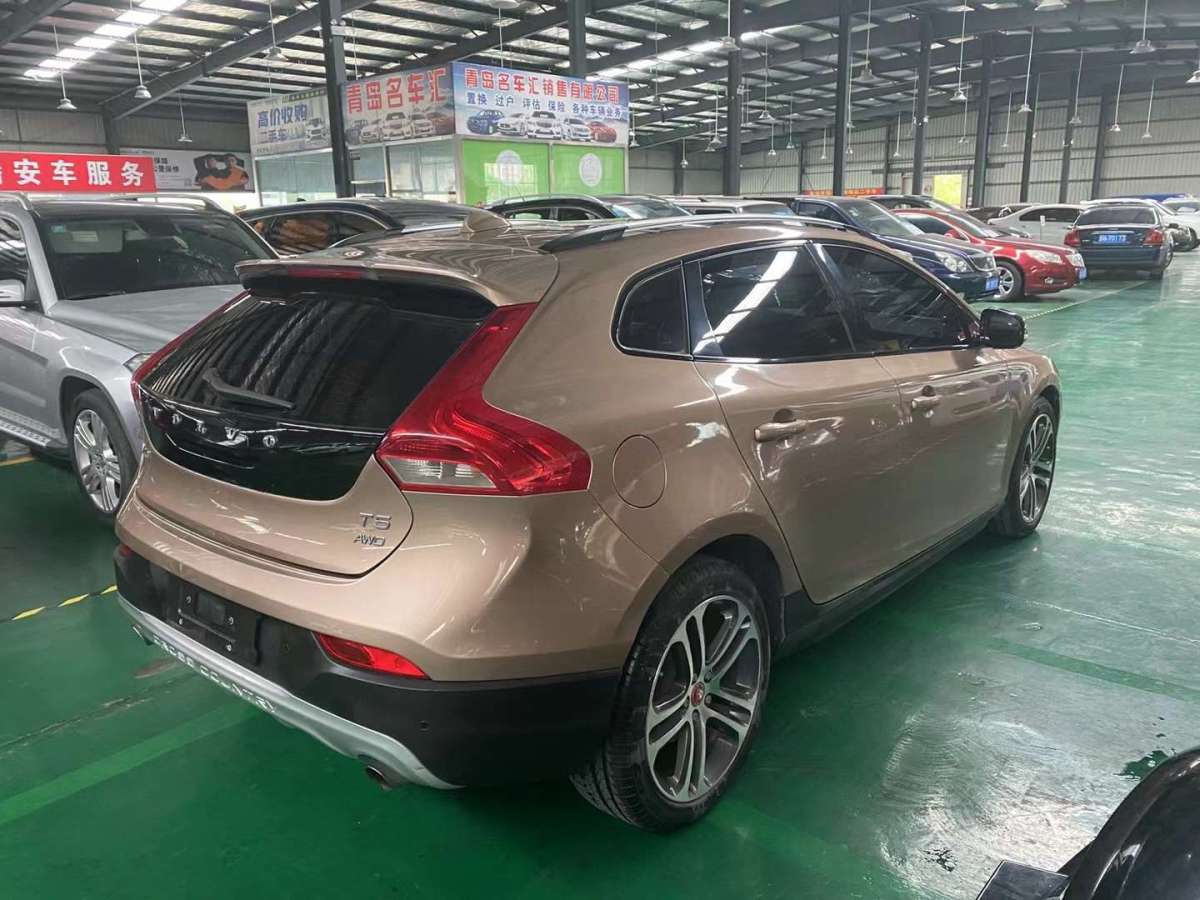 2014年9月沃尔沃 V40  2014款 Cross Country T5 AWD 智尊版