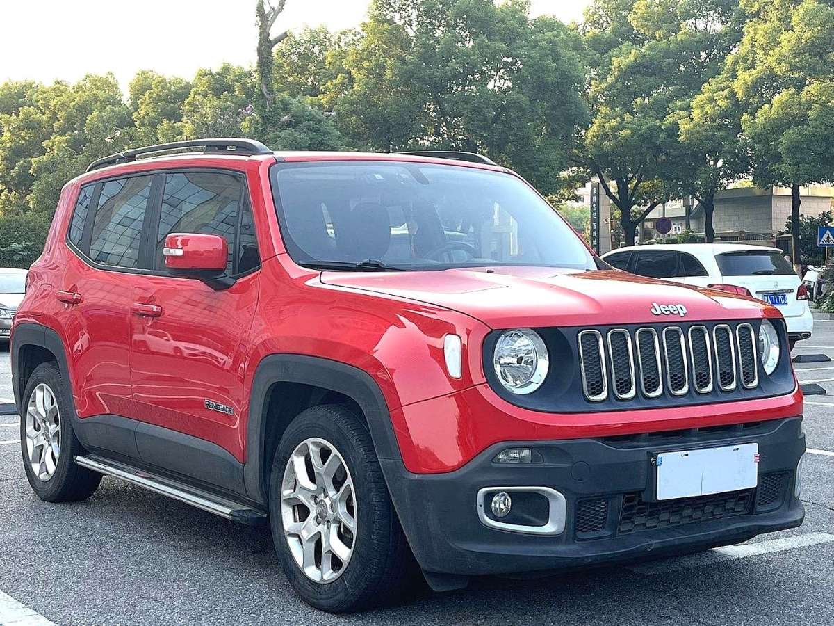 Jeep 自由俠  2018款 互聯(lián)大屏版 180T 自動(dòng)勁能版圖片