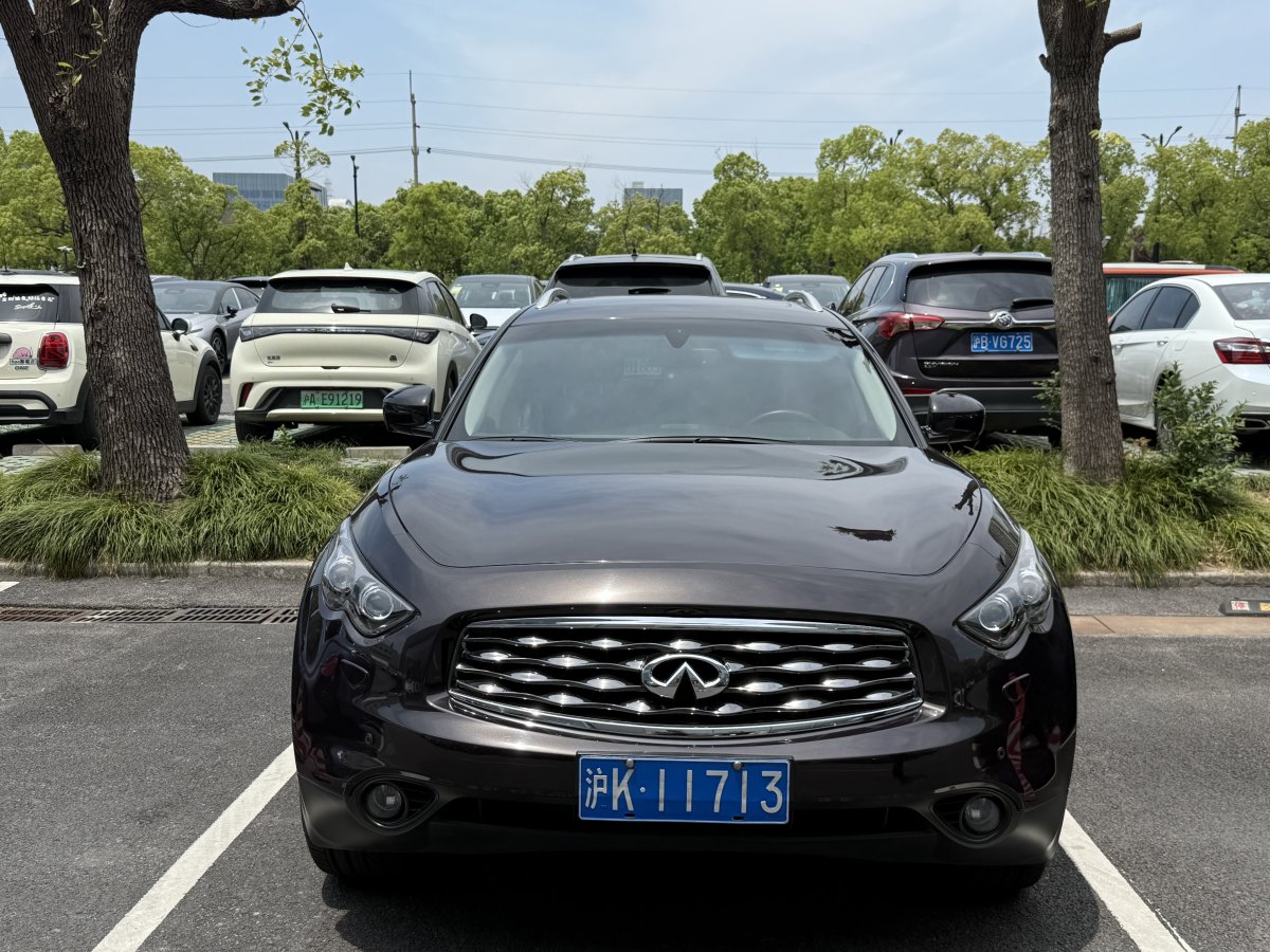 英菲尼迪 FX  2010款 FX35 標(biāo)準(zhǔn)版圖片