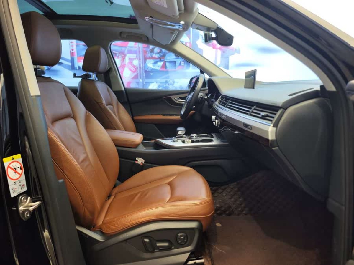 奧迪 奧迪Q7  2018款 45 TFSI S line運(yùn)動(dòng)型圖片
