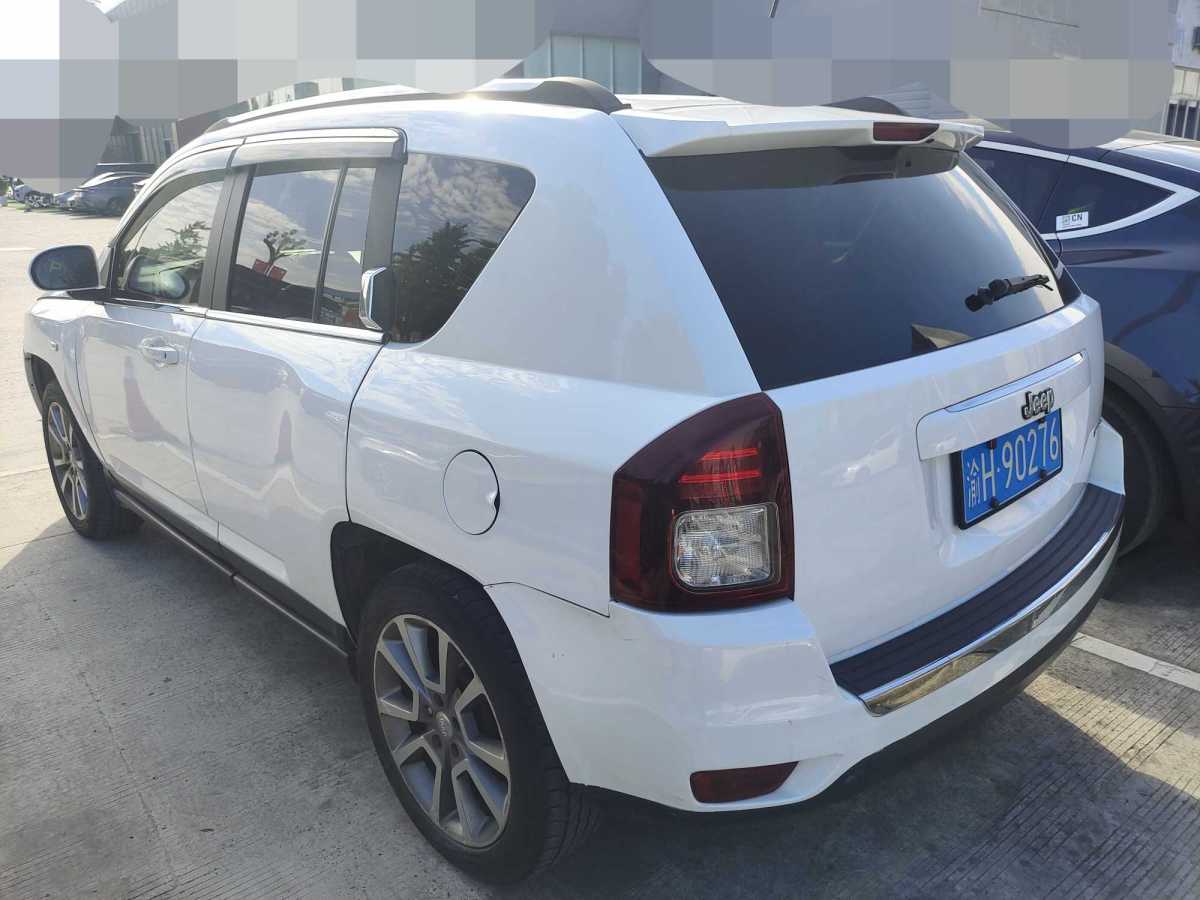 Jeep 指南者  2013款 2.4L 四驅(qū)豪華版圖片