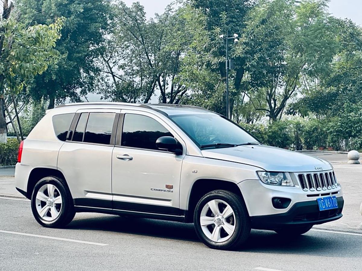 Jeep 指南者  2011款 2.4L 四驅(qū)70周年限量版圖片