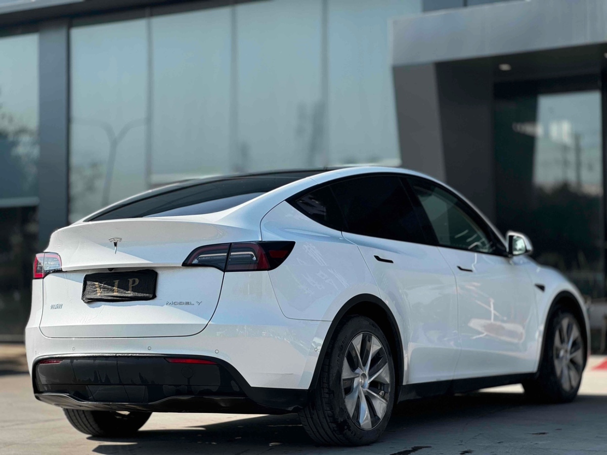 特斯拉 Model 3  2021款 改款 標(biāo)準(zhǔn)續(xù)航后驅(qū)升級版圖片