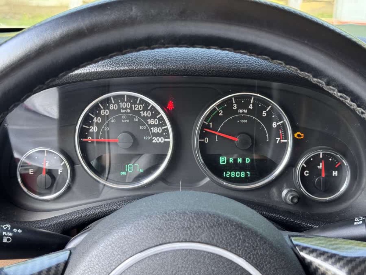 Jeep 牧馬人  2013款 3.6L Sahara 四門(mén)版圖片
