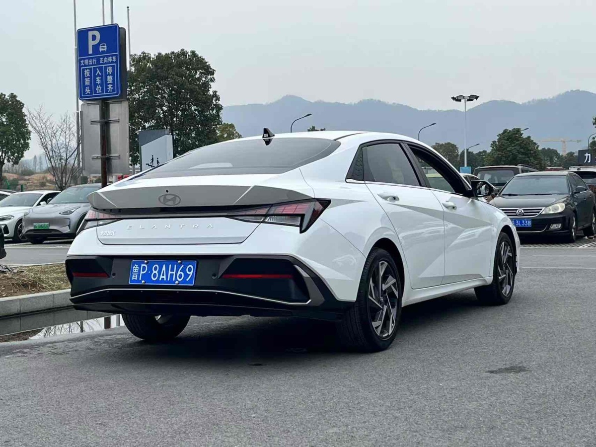 現(xiàn)代 伊蘭特  2023款 1.5L CVT GLX精英版圖片