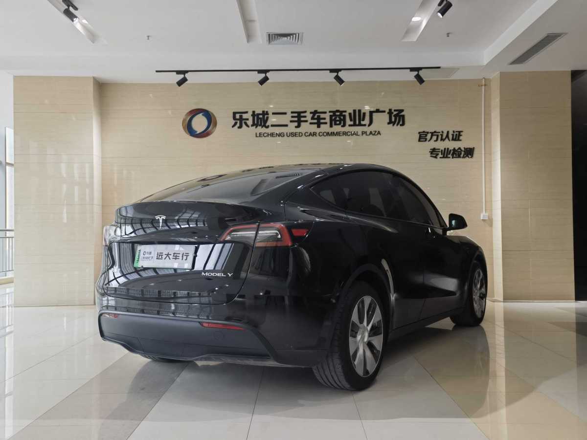 特斯拉 Model Y  2021款 改款 標(biāo)準(zhǔn)續(xù)航后驅(qū)升級版圖片