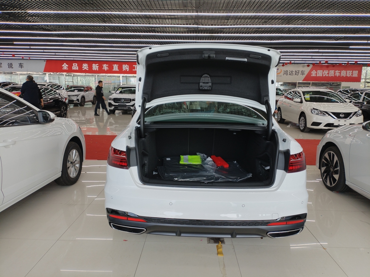 奧迪 奧迪A4L  2024款 40 TFSI 豪華動感型圖片