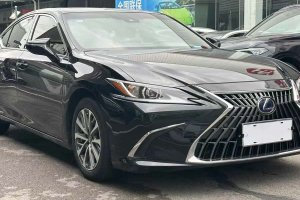 ES 雷克薩斯 300h 卓越版