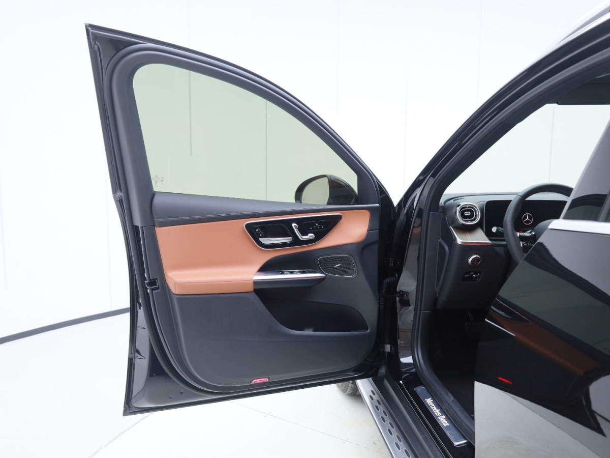 奔驰 奔驰GLC 2023款 改款 GLC 300 L 4MATIC 动感型 5座图片