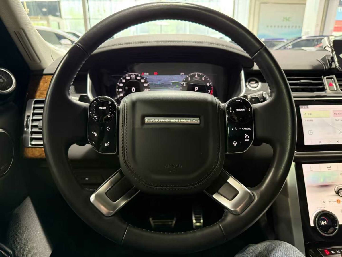 路虎 攬勝  2020款 3.0 L6 傳世加長(zhǎng)版圖片