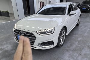 奥迪A4L 奥迪 40 TFSI 豪华动感型