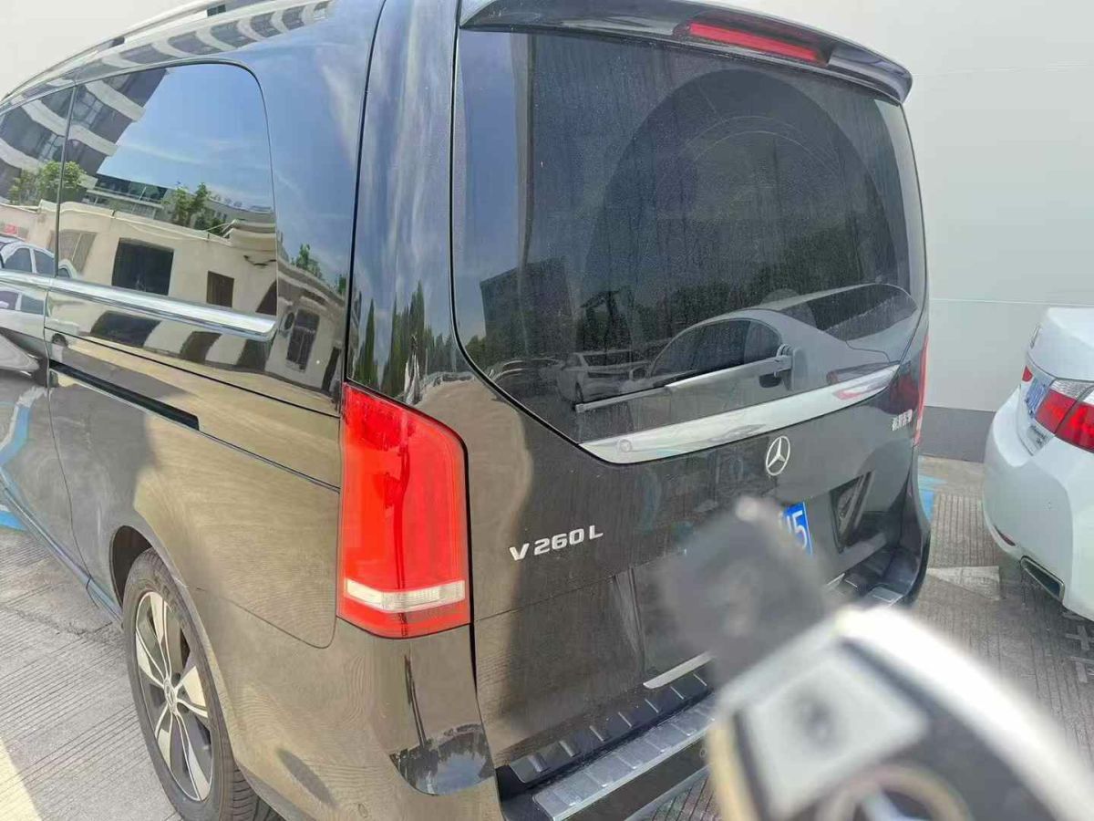 奔馳 V級(jí)  2021款 V 260 L 長(zhǎng)軸距尊貴版圖片