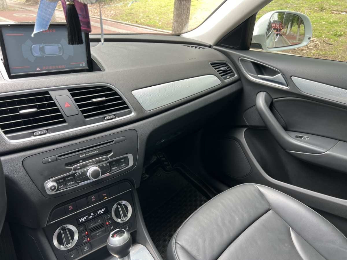 奧迪 奧迪Q3  2015款 35 TFSI 百萬(wàn)紀(jì)念舒享型圖片