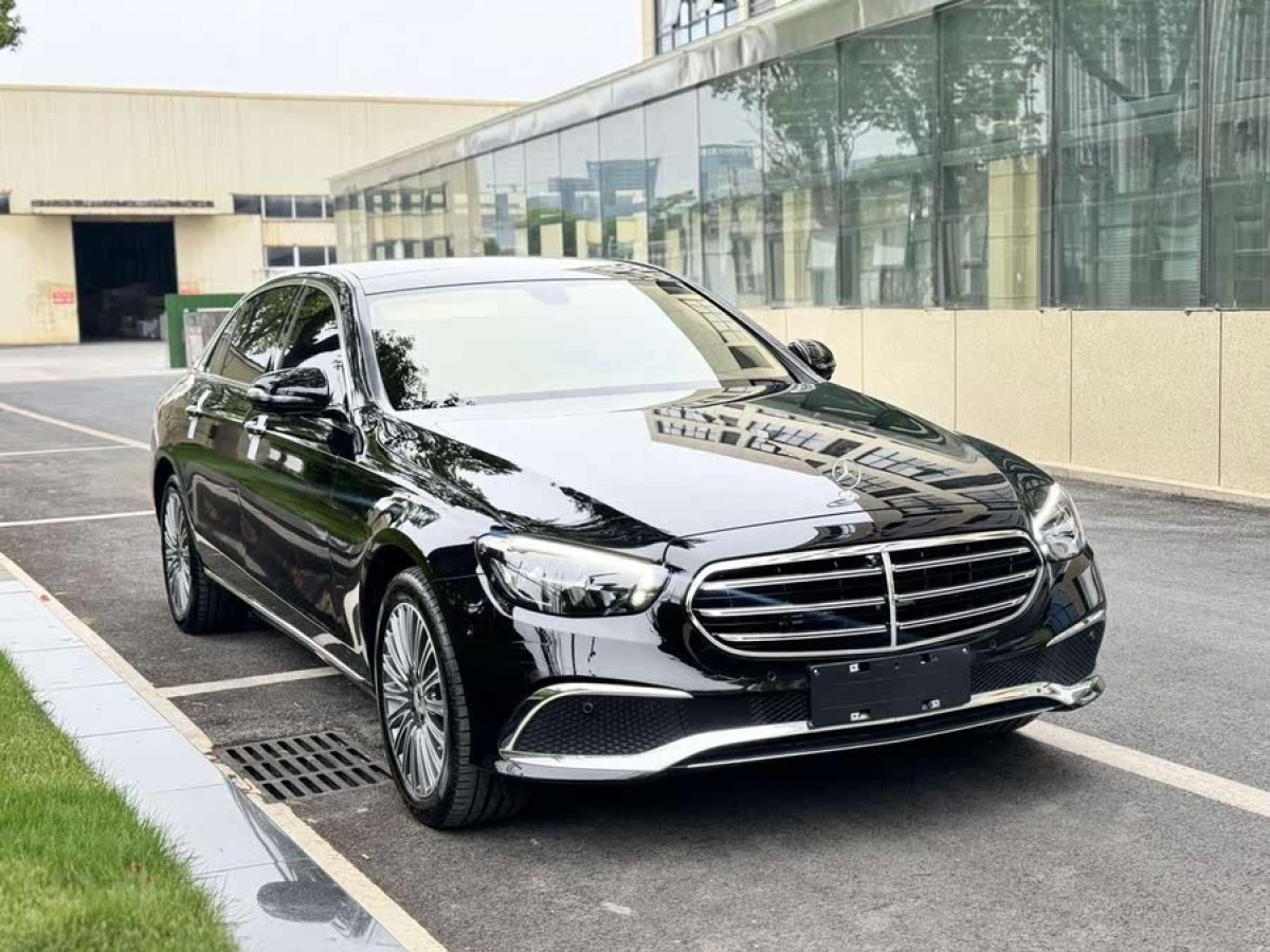 奔馳 奔馳E級  2023款 改款 E 300 L 時(shí)尚型圖片