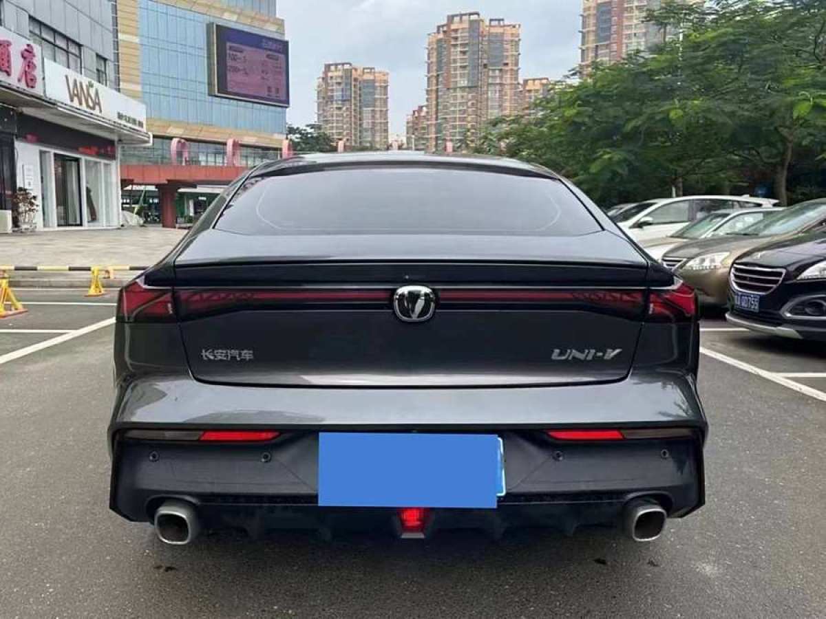 長(zhǎng)安 長(zhǎng)安UNI-V  2022款 1.5T 尊貴型圖片