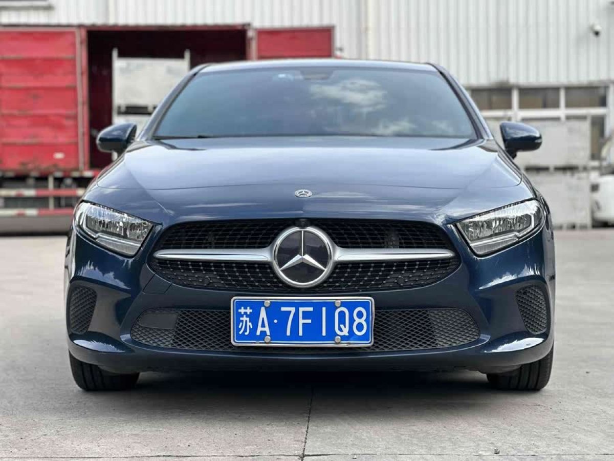 奔馳 奔馳A級  2021款 改款 A 180 L 運動轎車圖片