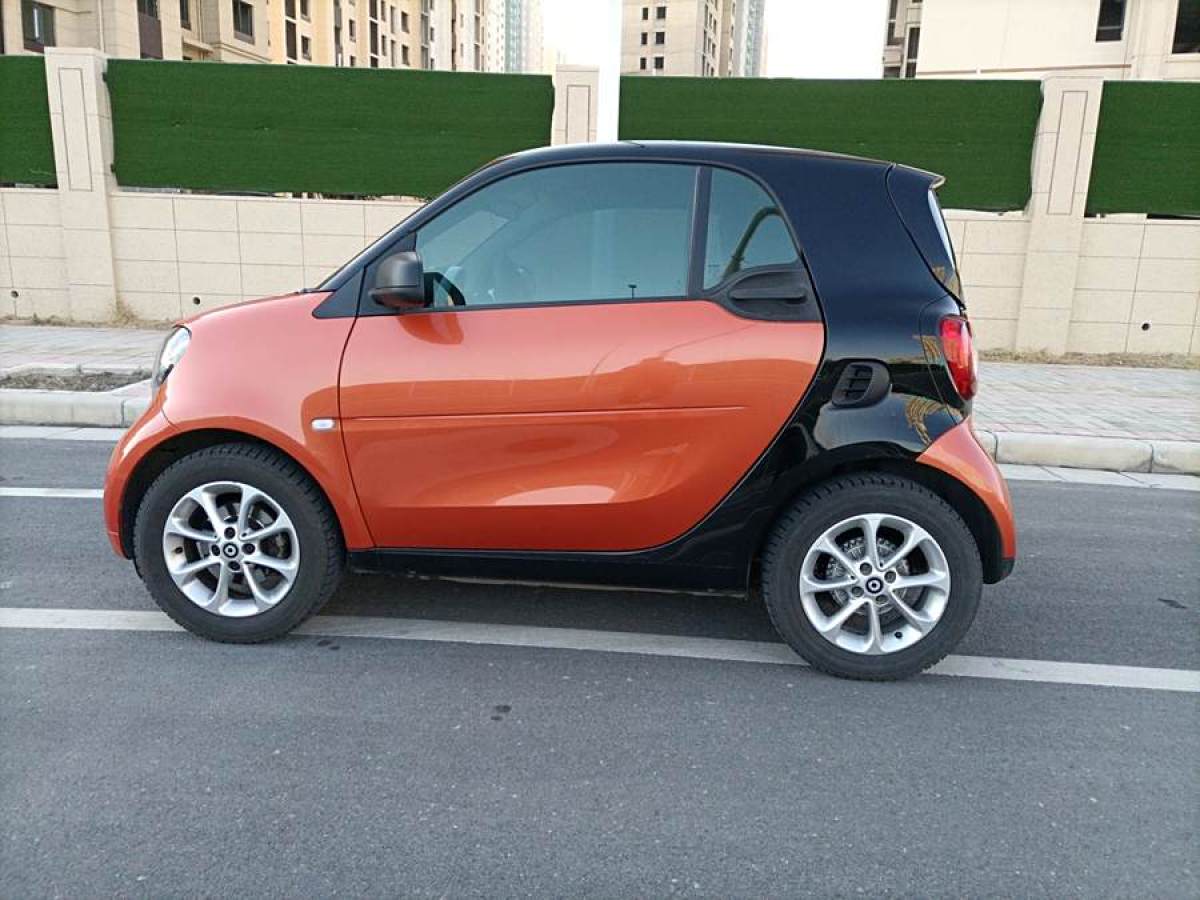 2016年10月smart fortwo  2015款 1.0L 52千瓦硬頂靈動(dòng)版