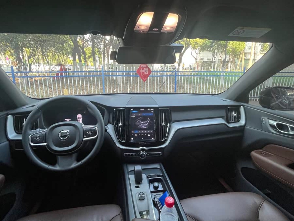 沃爾沃 XC60  2024款 B5 四驅(qū)智逸豪華版圖片